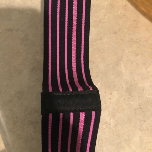 Under Armour headband - never worn - Picture 2 of 6